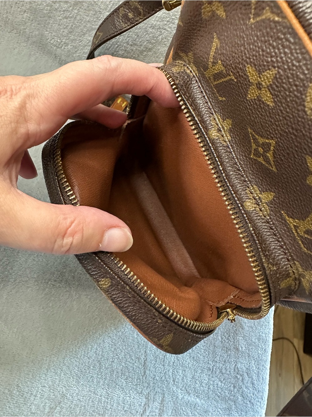 Louis Vuitton Vintage Amazone Monogram Crossbody Bag 1992 🤎 - Picture 12 of 16